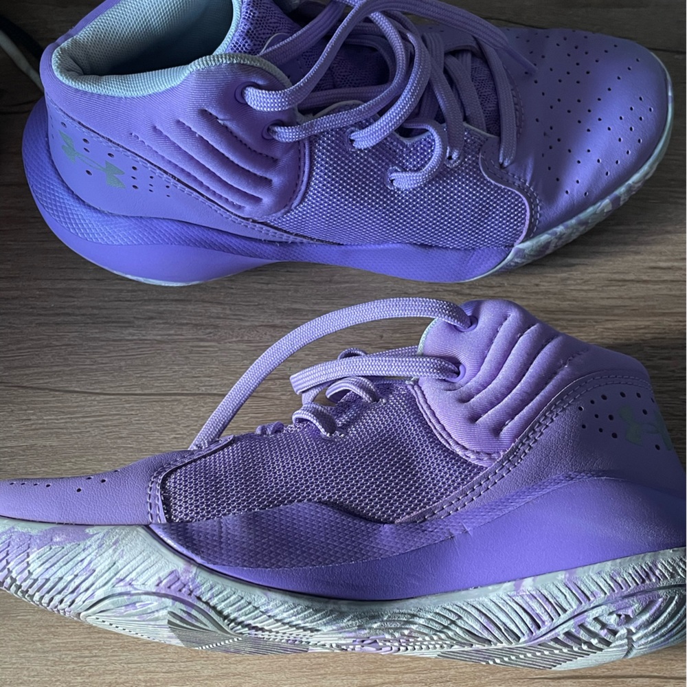 Under armor girls basketball shoe
